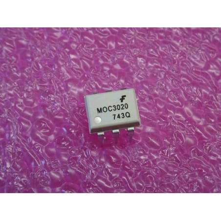 Lot x2 : ci MOC 3020 ~ ic MOC3020 ~ DIP6 (B20A)