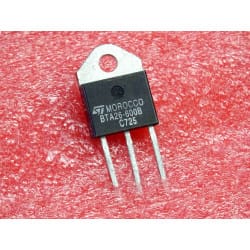 Lot de 2: triac BTA26-600B...