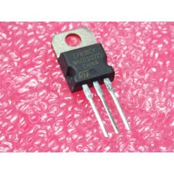 Lot de 2: ci L 7808 CV ~ ic...