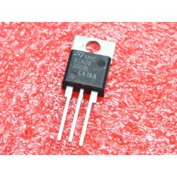 Lot de 2: triac BTA 08 -300...