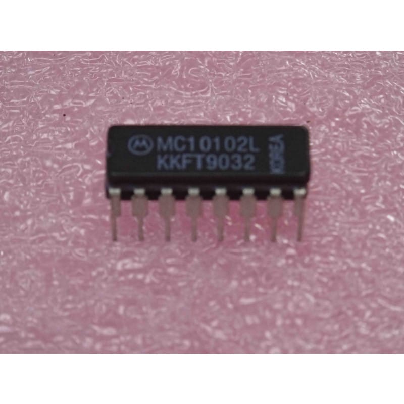 ci MC10102L ~ ic MC 1012 L ~ Boîtier Céramique dip16 de chez Motorola (PLA028)