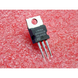 Lot de 2: ci L 7812 CV ~ ic...