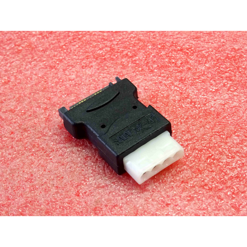 adaptateur alimentation SATA mâle 15-pins / IDE molex femelle 4-pins (L9)