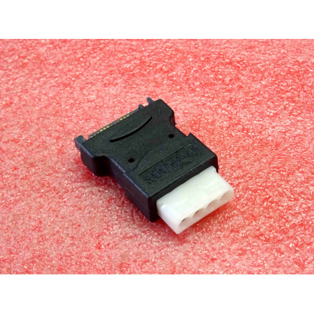 adaptateur alimentation SATA mâle 15-pins / IDE molex femelle 4-pins (L9)