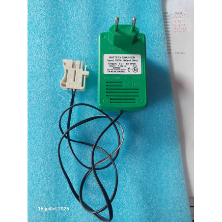 Chargeur Peg Perego pour jouet Moto ou Quad 6V 1A Occasion avec connecteur ( P15 )