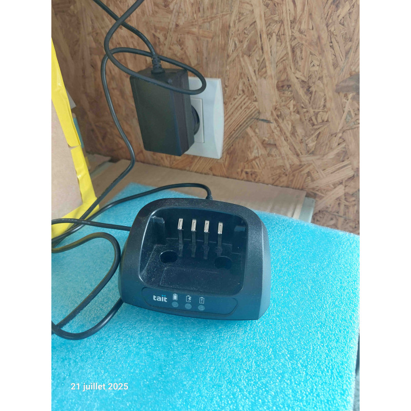 Chargeur Tait T03-00322-AAAA avec Alimentation comme Neuf pour TP3000  ( P15 )