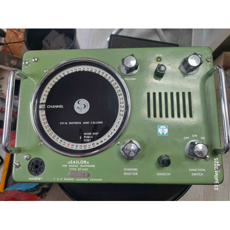 VHF SAILOR  VHF RADIO TELEPHONE type RT144C pour Pièces ou Remise en état