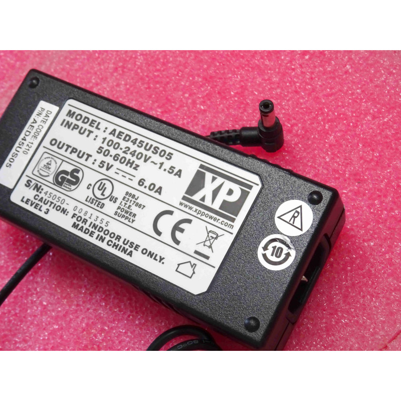alimentation xppower AED45US05 ~ input 100Vac-240Vac 1.5A 50-60Hz , output +5Vdc (+ à l'intérieur du connecteur) 6A (N3A)