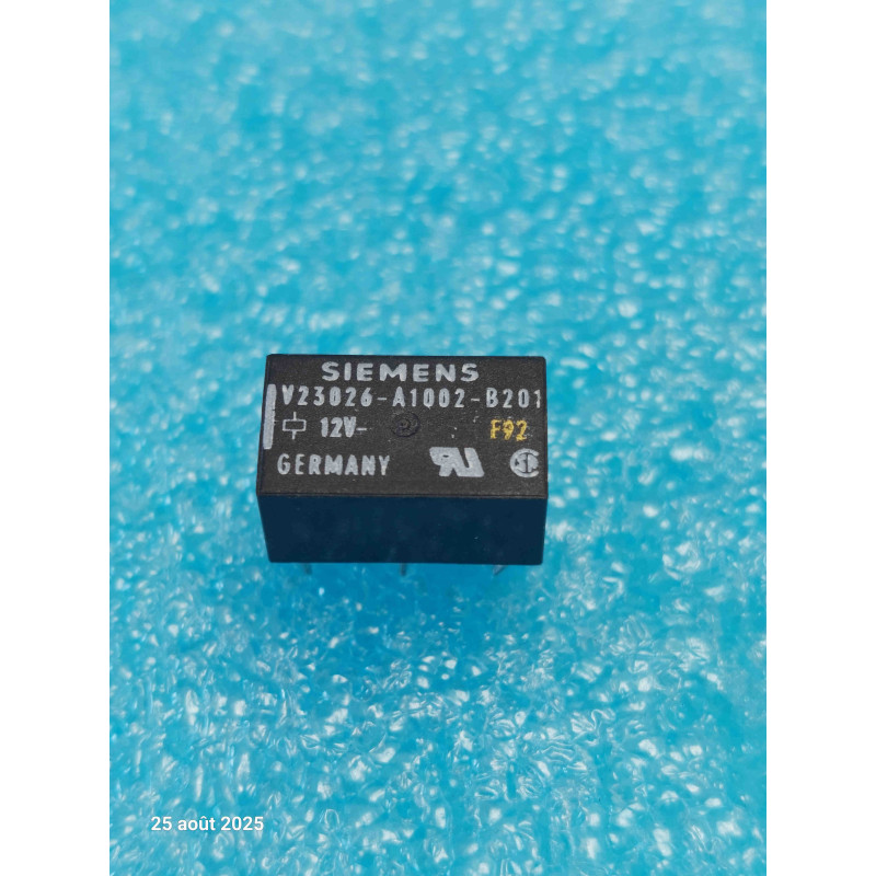 Relais V23026-A1002-B201 12V Relay 12V  V23026A1002B201 New Old Stock ( PLA008 )