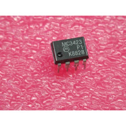 Lot x2: ci MC 3423 P1 ~ ic...