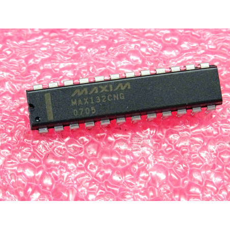 ci MAX 132 CNG ~ ic MAX132CNG ~ 18-Bit ADC with serial interface ~ DIP-24 étroit (PLA001)