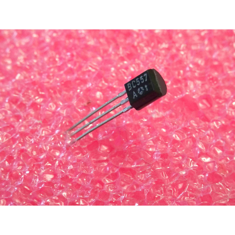 Lot de 100: transistor BC 557 A ~ BC557A ~ Si , PNP ~ Uce -45V , Ucb -50V , Ueb -5V , Ic -100mA ~ thomson (tiro24)