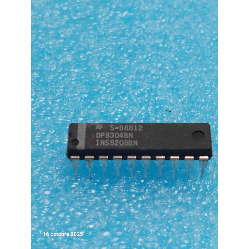 ci DP8304 BN ~ ic INS8208 BN  dip 20 de chez NS  Ic NOS  ( CELAR 57B )
