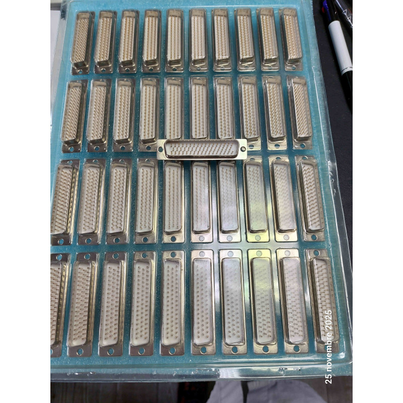 Planche de 40 Connecteur MALE SUB-D 50 points DB50 Pinoches dorés et Fûts étamés  ( Q2 )