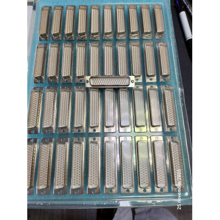Planche de 40 Connecteur MALE SUB-D 50 points DB50 Pinoches dorés et Fûts étamés  ( Q2 )