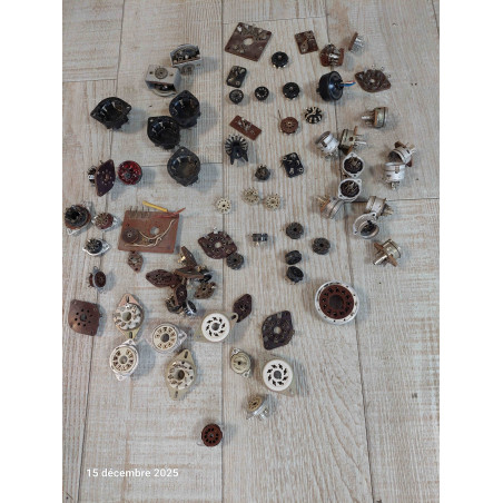 Occasion, Important Lot de Supports Tubes Lampes  Vintage TSF TV etc..  ( N9 )