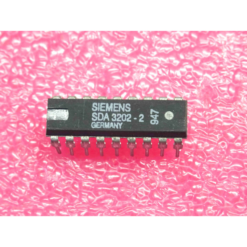 ci SDA 3202 -2 ~ ic SDA3202-2 ~ 1.3 GHz PLL with I2C bus ~ 18-DIP , siemens (PLA016)