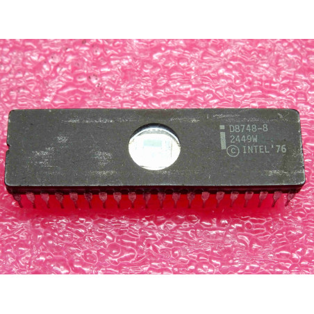 ci D 8748 -8 ~ ic D8748-8 (equivalent SAB8748-8C) ~ 8-bit microcontroller with 1Kx8 EPROM and 64x8 RAM ~ 40-DIL (PLA036)