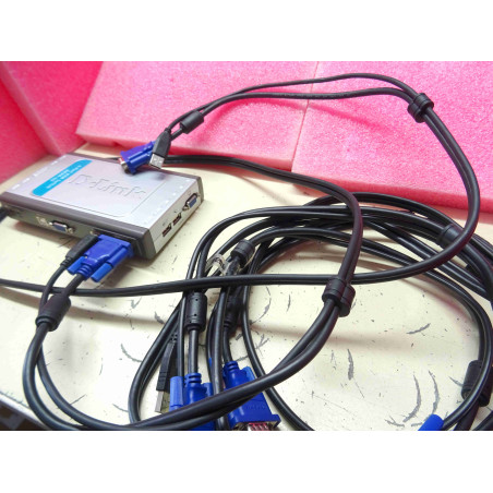 D-link DKVM-4U EKVM4U...A4G ~ H/W ver A4 , F/W ver 1.30 ~ 4-port (VGA+USB) KVM switch + 3 câbles (M6)