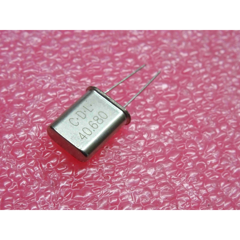 40.680 MHz , quartz C.D.L. HC18 , entraxe 4.9mm (1O2)