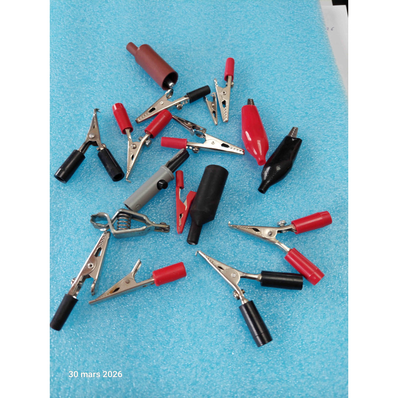 Lot de 18 Pince Crocodiles  isolées et non isolées Neuf et Occasion Bon état (4D)