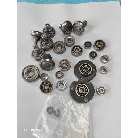Lot de 26 Roulements à Billes Divers Dimensions Neufs et Occasions  ( Q5B )