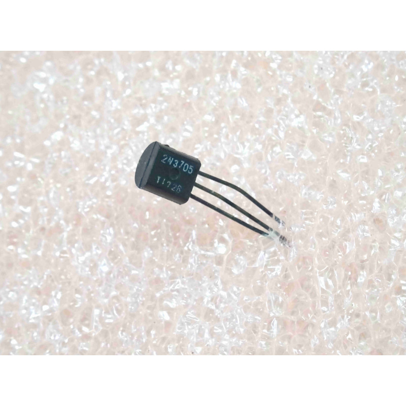 Lot de 3: small signal transistor 2N 3705 ~ 2N3705 Si NPN general purpose ~ Uce0 30V , Ic 800mA , 625mW ~ TO-92, pattes oxydées