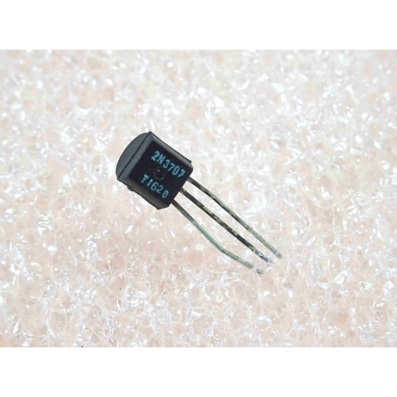 Lot de 2: small signal transistor 2N 3707 ~ 2N3707 Si NPN (complementary PNP 2N4058) Uce0 30V, Ic 200mA, 625mW, pattes oxydées