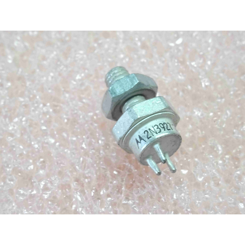 transistor 2N 3927 ~ 2N3927 Si NPN ~ RF optimized for large-signal power-amplifier & driver application to 300MHz, boîtier TO60