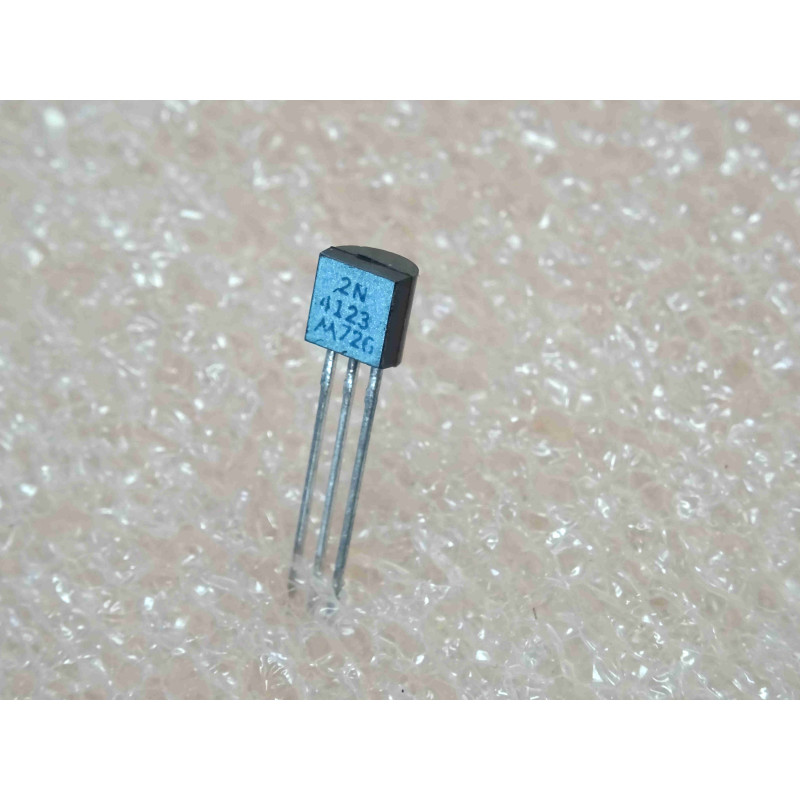 Lot de 2: transistor 2N 4123 ~ 2N4123 general purpose Si NPN ~ Uce0 30V , Ic 200mA ~ boîtier TO-92 , motorola