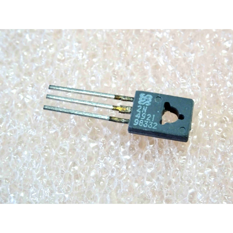 Lot de 2: transistor 2N 4921 ~ 2N4921 Si NPN medium-power (complement PNP 2N4918) Uce0 40V, Ic 1A, Pd@25°C 30W, fT 3MHz TO225AA